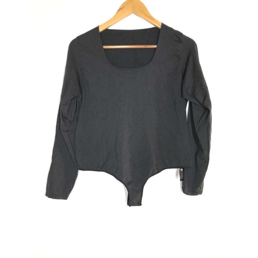 SKIMS Essential Bodysuit Long Sleeve Scoop Neck Thong Onyx Black  NWOT4X / 5X